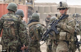 Bạo lực tại 
Afghanistan làm hàng chục người thương vong