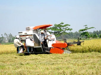 Hỗ trợ nông dân tiếp cận chính sách mua máy nông nghiệp