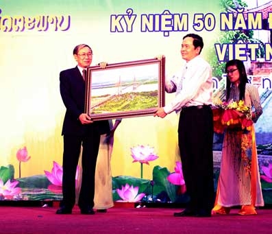 Sắt son tình nghĩa Việt - Lào