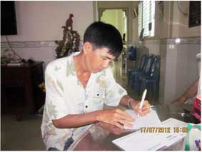 Trao tiền từ thiện