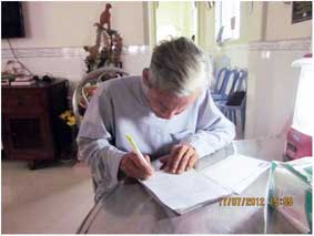 Trao tiền từ thiện