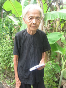 Trao tiền từ thiện