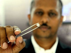 Siêu trộm nuốt nhầm kim cương giả