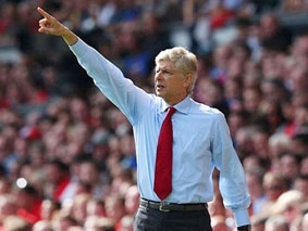 HLV Arsene Wenger: đi hay ở?