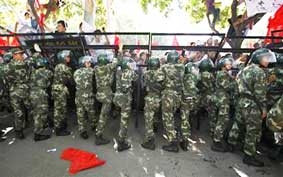 Thêm những "mồi lửa" nguy hiểm