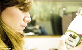 Phụ nữ chú ý nhãn thực phẩm ít bị tăng cân