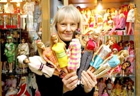 Người có bộ sưu tập búp bê Barbie lớn nhất thế giới