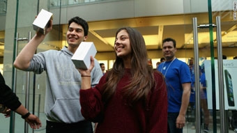 Người tiêu dùng nô nức 
chào đón iPhone 5