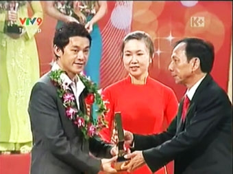 Nguyễn Kinh Luân đạt danh hiệu bàn tay vàng năm 2012