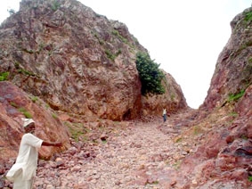 Đục núi, mở đường