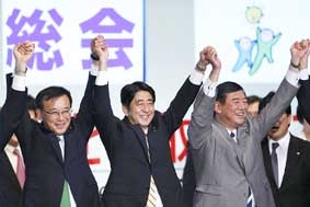 Cựu Thủ tướng Abe trở thành 
chủ tịch đảng đối lập