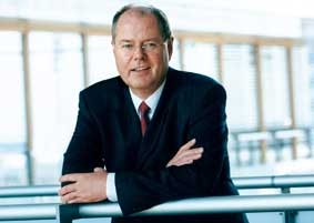 Lộ diện đối thủ xứng tầm 
của bà Merkel