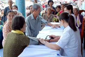 Dinh dưỡng hợp lý cho người cao tuổi 
mắc bệnh tăng huyết áp
