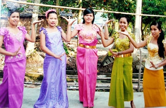 Gánh hát Dù kê gia đình
ở vùng nông thôn sâu