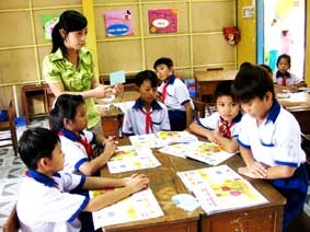 Thiếu giáo viên dạy tiếng Anh bậc tiểu học