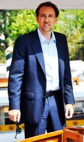 Nicolas Cage <br>
Không đẹp trai nhưng “đắt hàng”
