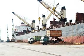 Thông luồng tàu lớn vào hệ thống cảng trên sông Hậu: Yêu cầu cấp bách!