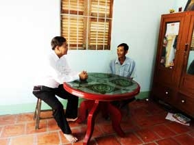 Sửa đổi lối làm việc theo gương Bác