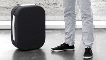 Vali thông minh tự động “chạy” theo chủ