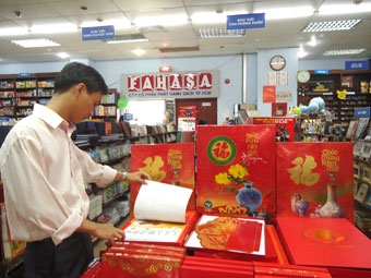 Khởi động thị trường lịch Tết 2013