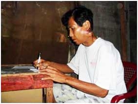 Trao tiền từ thiện