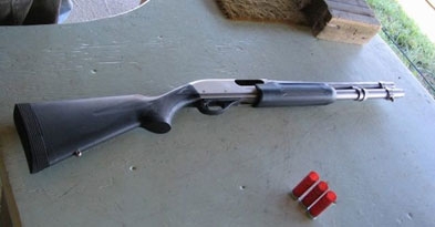 Mua nhẫn cưới khuyến mãi... súng săn!