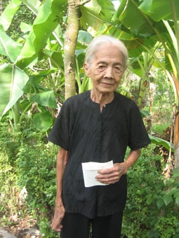 Trao tiền từ thiện