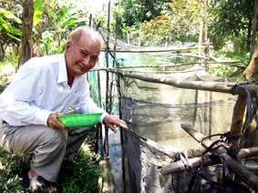 Người cán bộ lão thành gương mẫu