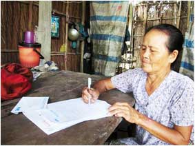 Trao tiền từ thiện