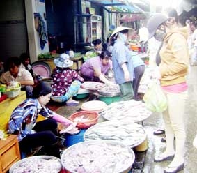 Tiểu thương còn thiệt thòi!