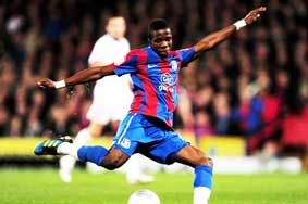 Wilfried Zaha  không thi đấu ở giải Ngoại hạng 
vẫn được tuyển Anh săn đón