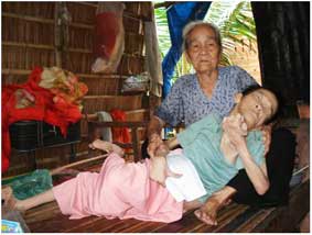 Trao tiền từ thiện