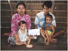 Trao tiền từ thiện