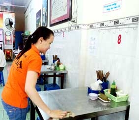 Phát triển thương mại, dịch vụ gắn với 
nếp sống văn hóa, văn minh