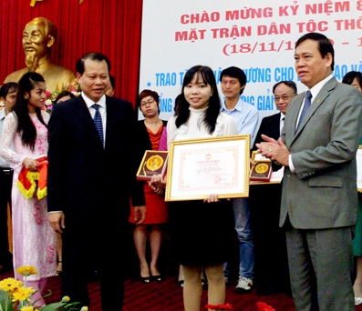 Trao giải báo chí "vì sự nghiệp
đại đoàn kết dân tộc" lần thứ 10- năm 2012