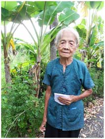 Trao tiền từ thiện