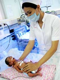 Bệnh lý trẻ sinh non và cách chuyển viện an toàn