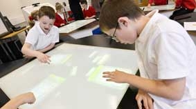 Bàn công nghệ cao giúp trẻ học tốt môn toán