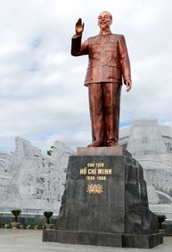 Khánh thành Tượng đài Bác Hồ với các dân tộc Tây Nguyên