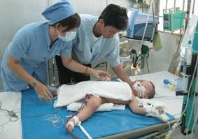Triển khai kỹ thuật lọc máu liên tục 
cho bệnh nhi tay chân miệng