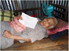 Trao tiền từ thiện