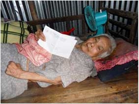 Trao tiền từ thiện