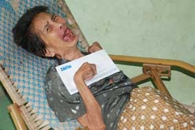 Trao tiền từ thiện