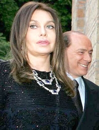 Cựu Thủ tướng Ý Berlusconi chính thức 
ly hôn vợ hai