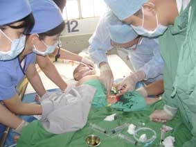 Triển khai lọc máu liên tục, 
cứu sống nhiều bệnh nhi nặng