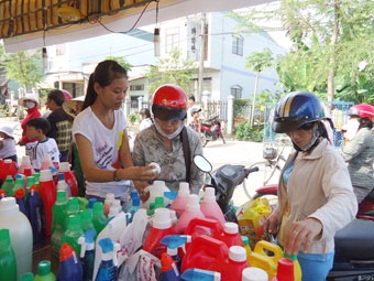 Đưa hàng Tết về vùng nông thôn