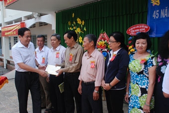 Họp mặt kỷ niệm 45 năm thành lập
Trường thpt Tầm Vu I