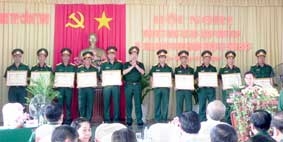 Nâng cao chất lượng bồi dưỡng, giáo dục kiến thức quốc phòng - an ninh cho các đối tượng
trong hệ thống chính trị