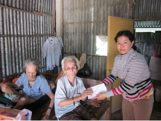 TRAO TIỀN TỪ THIỆN