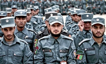 Cảnh sát Afghanistan bất an 
vì làn sóng “phản bội”